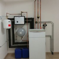 Luft- Wasser Wärmepumpe im Heizraum